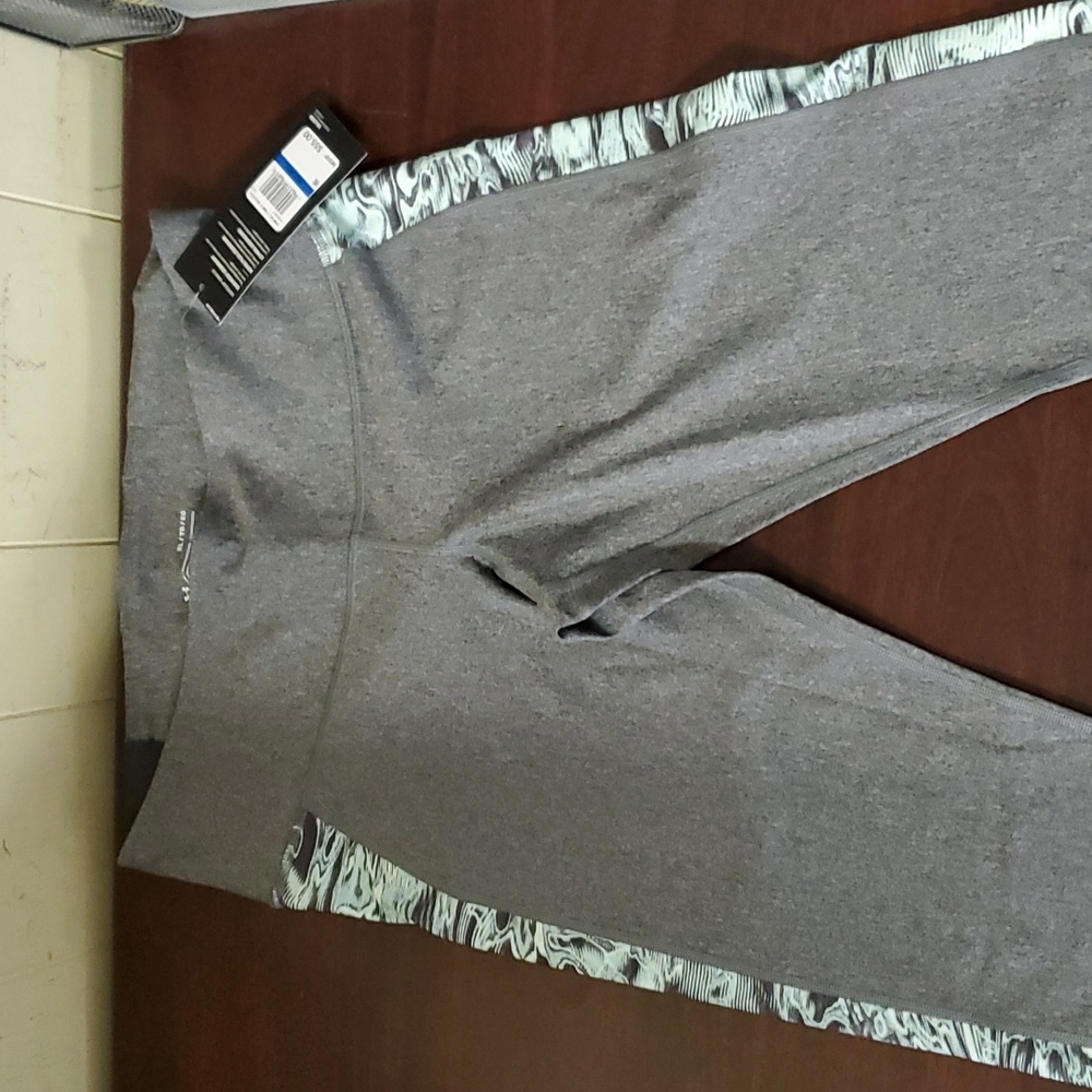 BNWT Women's Heatguard Armour Athletic Pants Gray graphic on side leg Cool Sz XL